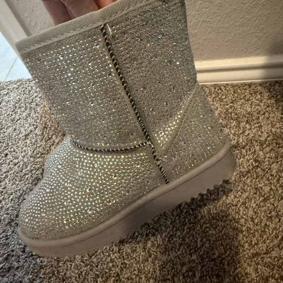 Link Sparkling Silver Rhinestone Boots - Picture 1 of 5
